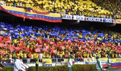 Hinchas de Colombia en la tribuna.