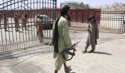 Talibanes armados en Kabul.