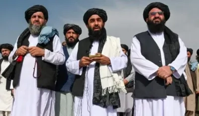 Representantes talibanes.