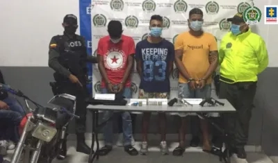 Los tres capturados por la Policía en el suroccidente de Barranquilla. 