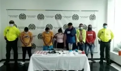Seis de los capturados por la Policía en el operativo. 