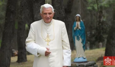 Benedicto XVI pidió a la Iglesia "mantenerse firme" en la fe.