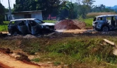 Vehículo de la ONU incendiados en el Guaviare. 