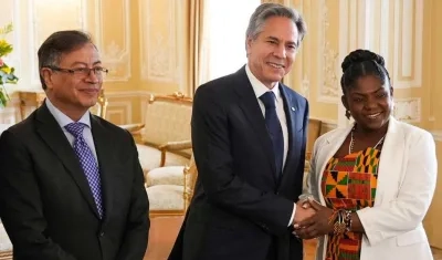 El Presidente Gustavo Petro y la Vicepresidenta Francia Márquez con el Secretario de Estado Antony Blinken.