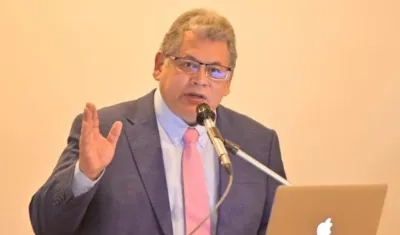 Ulahy Beltrán López, Superintendente de Salud.