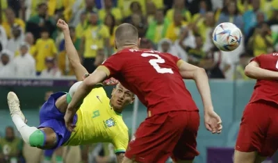 Acción del segundo gol de Brasil, anotado por Richarlison. 