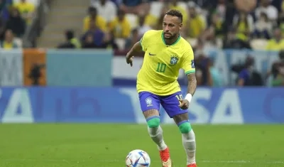Neymar se lesionó en el primer partido contra Serbia. 