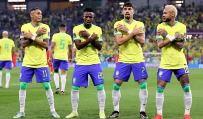 Raphinha, Vinicius, Lucas Paquetá y Neymar celebran un gol contra Corea del Sr.