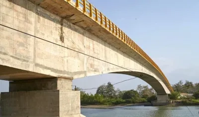 El puente Valencia sobre el Río Sinú.