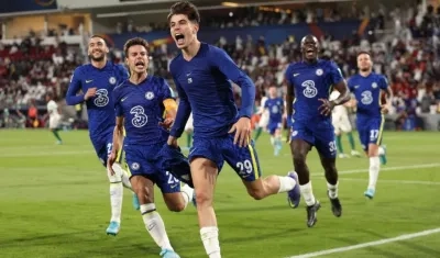 Jugadores del Chelsea celebran el gol del título. 