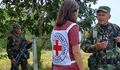 El Comité Internacional de la Cruz Roja (CICR) recibió hoy a dos personas que se encontraban desde hace unos días en poder de las disidencias de las FARC.