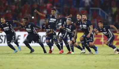 Jugadores del DIM celebrando el paso a la fase de grupos en Copa Sudamericana.