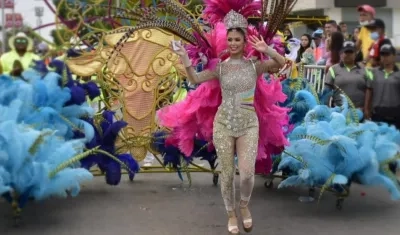 La Reina del Carnaval en el Desfile de Comparsas