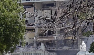  Una fuerte explosión de origen desconocido afectó este viernes gravemente al hotel Saratoga de La Habana.