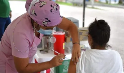 Vacunación en el parque de Los Andes en Barranquilla.