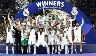 Jugadores del Real Madrid celebran tras ganar la  'Champions'.