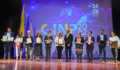 Los galardonados por el Consejo Mundial de Académicos e Investigadores Universitarios para América Latina, Comau.
