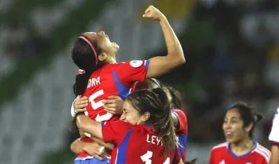 Jugadoras chilenas celebrando en Armenia.