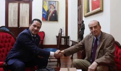 El Canciller de Venezuela, Carlos Faría, y el designado Ministro de Relaciones Exteriores de Colombia, Álvaro Leyva, en el encuentro de este jueves.