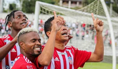 Carlos Bacca celebra un gol con Junior. 