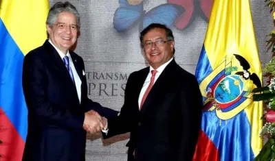 El Presidente entrante Gustavo Petro con el mandatario ecuatoriano, Guillermo Lasso.