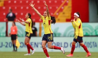 Mariana Muñoz celebra el gol del triunfo. 