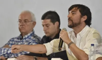 El Alcalde Jaime Pumarejo, el Ministro de Hacienda José A. Ocampo y el senador Mauricio Gómez.