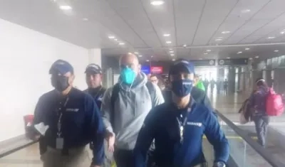 Llegada al aeropuerto de Bogotá del coronel Benjamín Núñez.