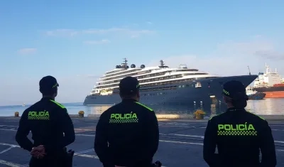 La Policía de Santa Marta en el operativo de arribo del crucero Evrima.