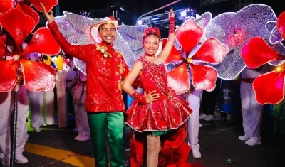 Tahiana Rentería y Diego Chelia, en el desfile de La Guacherna.