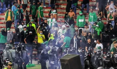 Los disturbios se presentaron en la tribuna sur del estadio Atanasio Girardot.