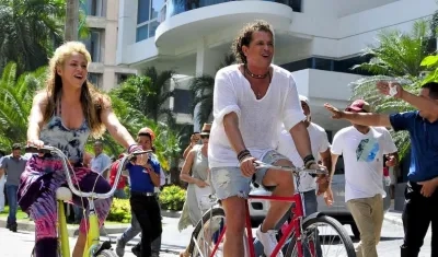 Shakira y Carlos Vives, cuando grabaron el video de 'La Bicicleta', en Barranquilla.