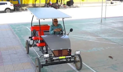 Instructor del Sena crea vehículo que funciona con energía solar.