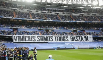 La Grada Fans colgó una gran pancarta en apoyo a Vinicius.