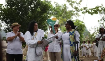 Entrega de títulos a indígenas kogui y desmovilizados de las FARC