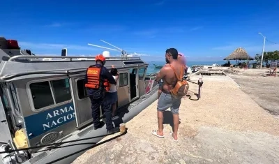 El niño se encontraba de paseo junto a sus padres.