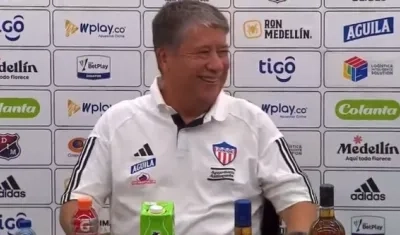Hernán Darío Gómez en la rueda de prensa tras perder con el Medellín.
