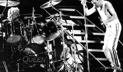 Freddie Mercury, líder del grupo británico Queen.