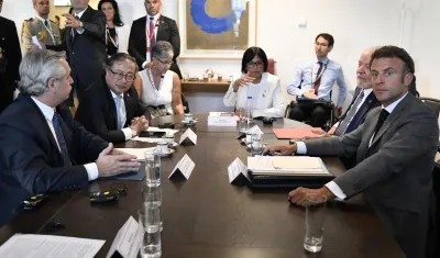 Reunión de los presidentes de Francia, Colombia, Argentina y Brasil con gobierno de Venezuela y la oposición. 
