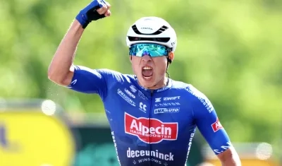 El belga Jasper Philipsen celebra tras imponerse en la tercera etapa del Tour.
