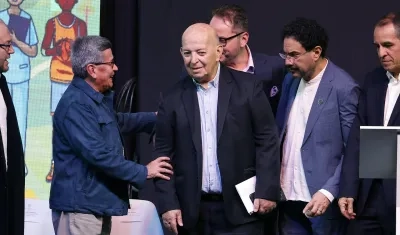 Pablo Beltrán, Otty Patiño e Iván Cepeda.