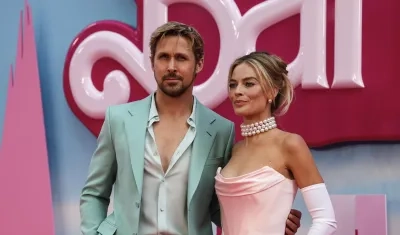 El actor canadiense Ryan Gosling (i) y la actriz australiana Margot Robbie, protagonistas de la película 'Barbie'.