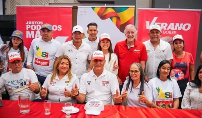 Integrantes de la ASI con el candidato Eduardo Verano (Partido Liberal)