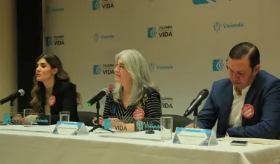 Laura Milena Roa Zeidán, Catalina Velasco Campuzano y Juan Carlos Muñiz Pacheco.