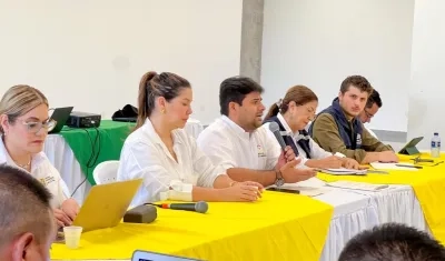 El Contralor Distrital de Barranquilla, Jairo Fandiño Vásquez, en la reunión en Sabanalarga