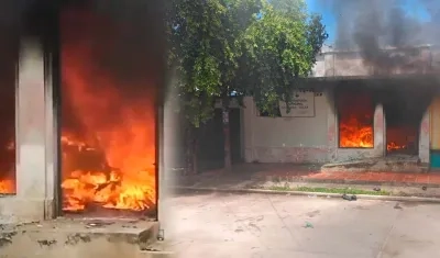 Momentos del incendio en la sede de la registraduría en Gamarra, Cesar.