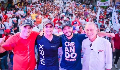 Gonzalo Baute, Alex Char, Samir Radi y Eduardo Verano en la cancha de La Magdalena
