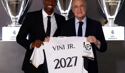 Vinicius con Florentino Pérez, presidente del Real Madrid. 