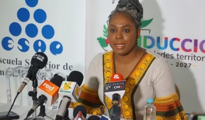 La Ministra de Educación en rueda de prensa en Barranquilla.