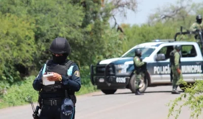 Policía mexicana tras un ataque armado. 